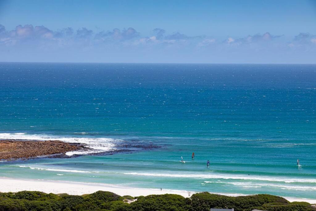 Serene Hide-away With Ocean Views. Holiday home Cape Town