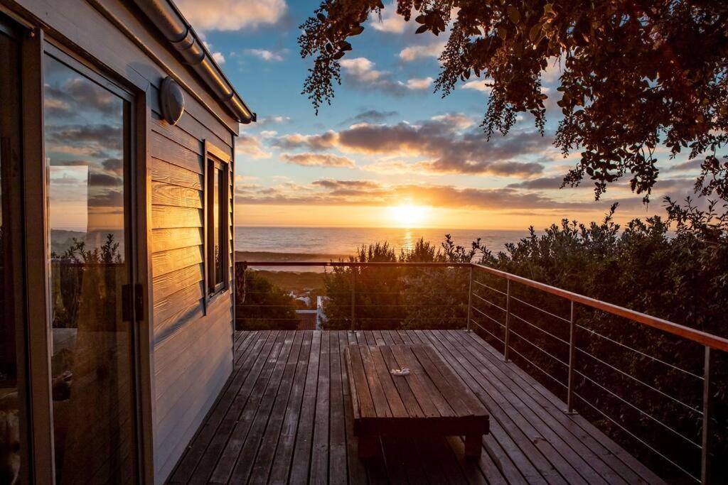 Serene Hide-away With Ocean Views.